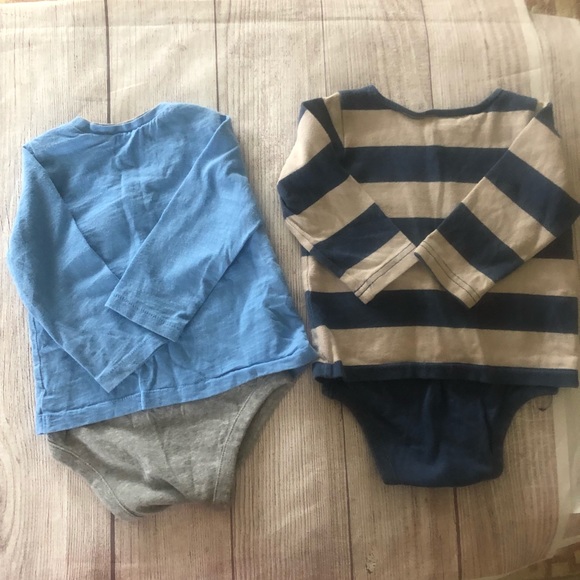 Gap Baby 2 Bodysuit Tees Long Sleeve 12-18 mo - Picture 2 of 4
